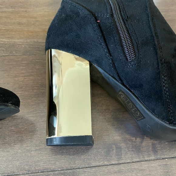 BNWT. Le chateau black booties. Size 6. - Picture 5 of 5